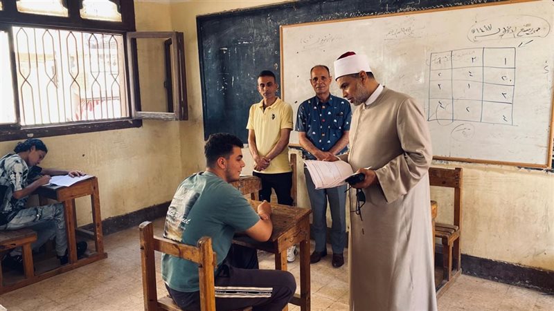 رئيس منطقة الدقهلية الأزهرية يتابع امتحان البلاغة للشهادة الثانوية بلجنة أجا