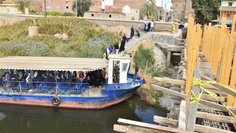 محافظ أسيوط يوجه بتشغيل العبارة النهرية بجوار كوبري الحواتكة مجانًا لحين الانتهاء الصيانة