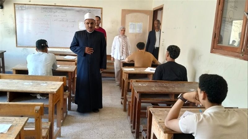 رئيس منطقة الإسماعيلية الأزهرية يتابع لجان امتحانات الشهادة الثانوية