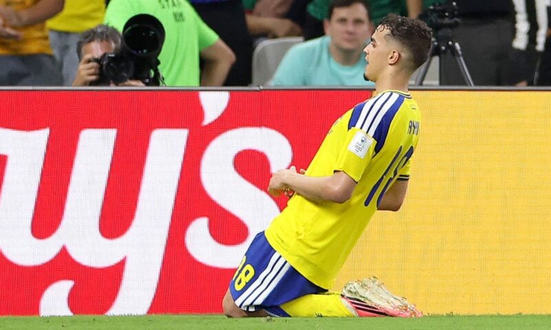 العياري: السويد بلدي الأول.. وسعيد جداً بالفوز على تونس