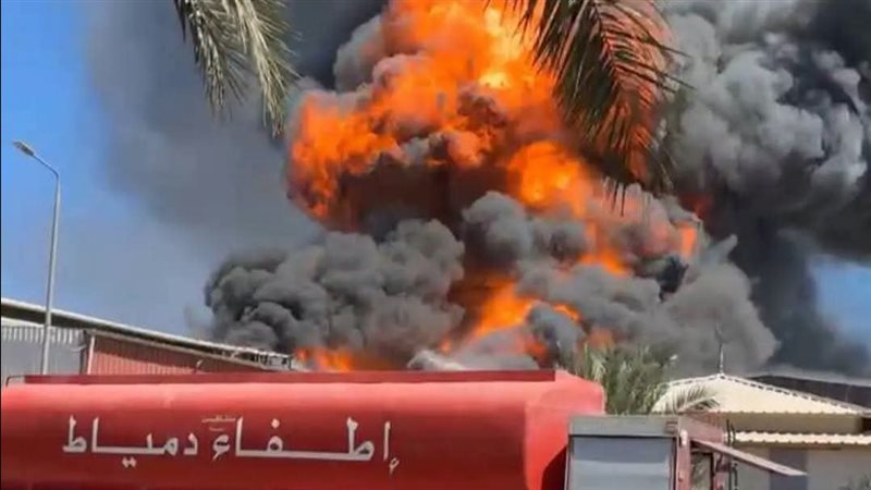 حريق هائل في مخزن دهانات بالمنطقة الصناعية بدمياط وألسنة اللهب تتصاعد إلى السماء