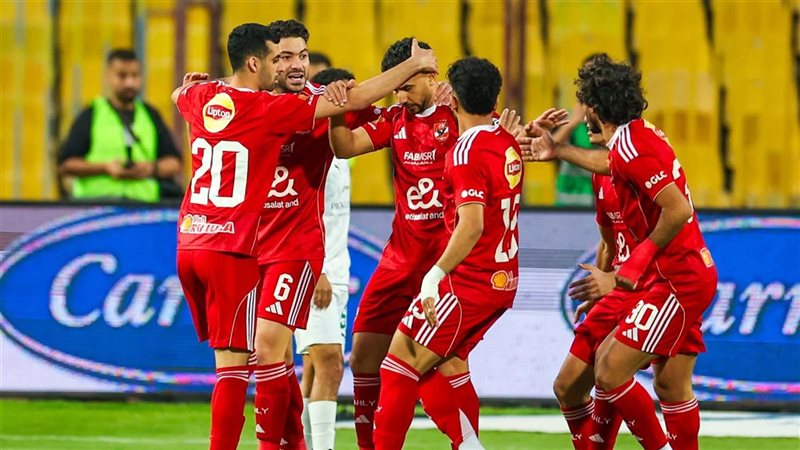 عرض مجري يقرب مهاجم الأهلي من الرحيل عن الفريق