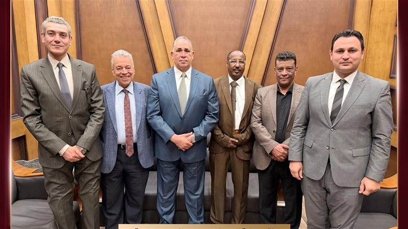 عبد الحليم علام يستقبل نقيب المحامين السودانيين لتعزيز سبل التعاون المهني