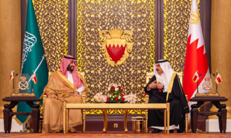 ولي العهد السعودي يؤكد لملك البحرين إدانة المملكة للاعتداءات الإيرانية