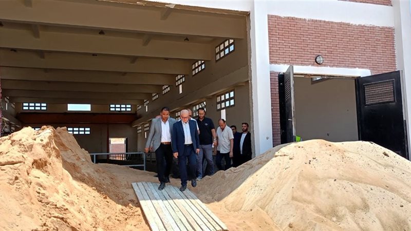 نائب رئيس هيئة المجتمعات العمرانية يتفقد مشروعات الصرف الصحي بمدينة بدر