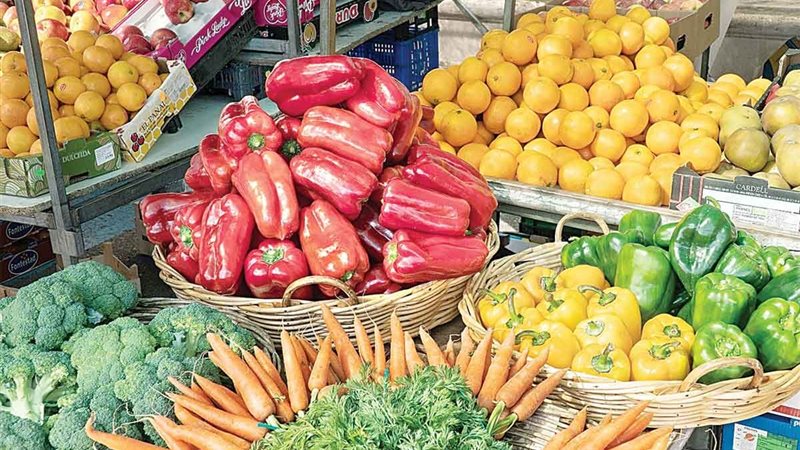 سعر الخضار اليوم الأربعاء، انخفاض كبير في الطماطم وارتفاع الفلفل الألوان 25 جنيها