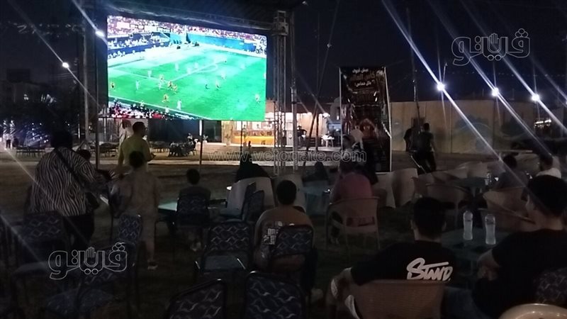 أهالي الإسماعيلية يحتشدون أمام شاشات العرض لمتابعة مباراة المنتخب وبلجيكا (فيديو وصور)