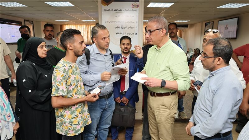 محافظ الجيزة يتفقد المركز التكنولوجي بحي العجوزة لمتابعة مستوى الخدمات المقدمة للمواطنين