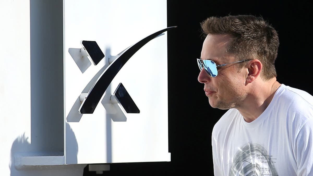 كيف يدفع طرح “SpaceX” العام ملايين المستثمرين إلى “مدار” إيلون ماسك؟