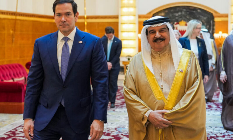 وزير الخارجية الأمريكي يختم جولته الخليجية بطمأنة الحلفاء حيال أي اتفاق مع إيران