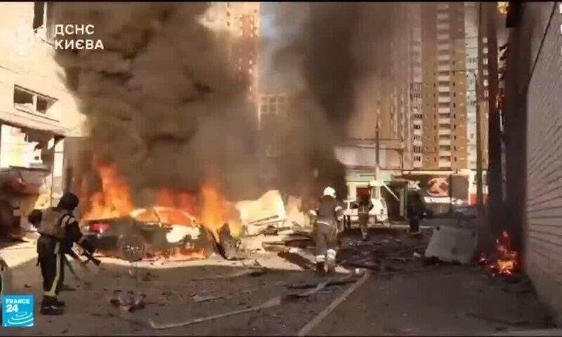 مقتل 22 شخصا إثر هجوم روسي بمئات الطائرات ​المسيرة وعشرات الصواريخ على مدن أوكرانية