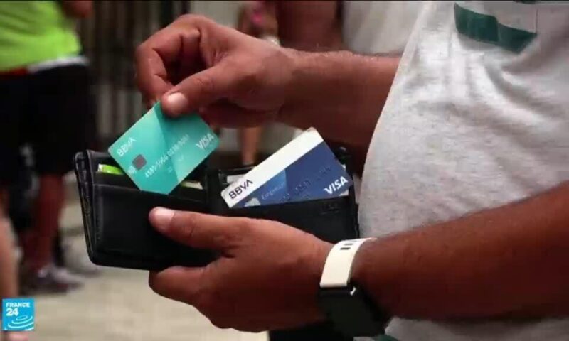 ضربة جديدة لكوبا: وقف استخدام بطاقات “فيزا وماستركارد” المصرفية في المعاملات المحلية