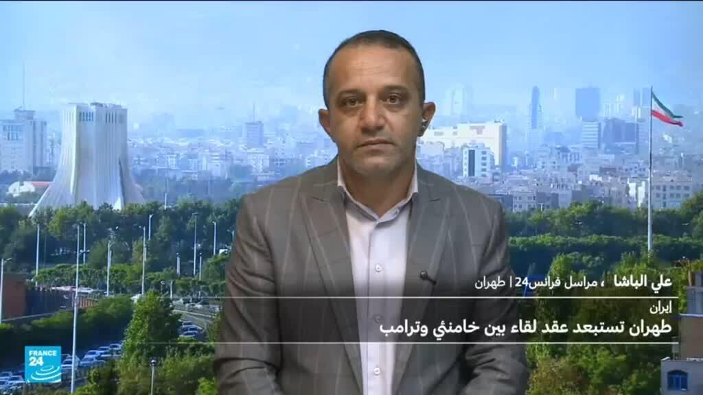 إيران تطلق “صواريخ ومسيرات” باتجاه بارجتين أمريكيتين في خليج عمان