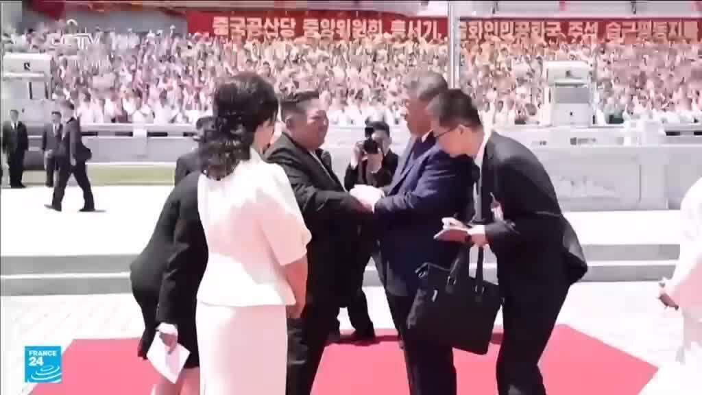 الرئيس الصيني شي جينبينغ يزور كوريا الشمالية ويشيد بصداقة “لا تقهر” بين بكين وبيونغ يانغ