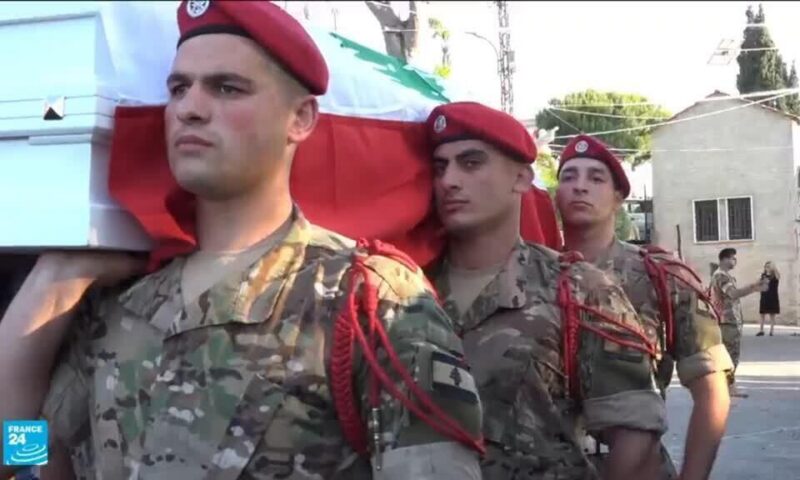 تشييع جنازة النقيب بالجيش اللبناني إيلي خوري بعد مقتله جراء غارة إسرائيلية