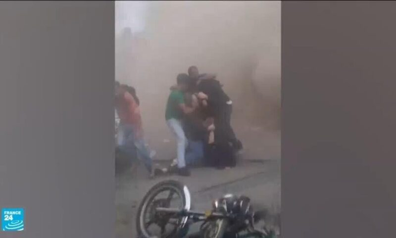 بين الأنقاض والهلع: فنزويليون يبحثون عن ذويهم إثر زلزالين أوديا بحياة المئات