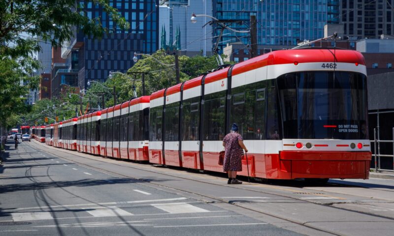 Police still looking for suspect 2 weeks after unprovoked Toronto streetcar assault