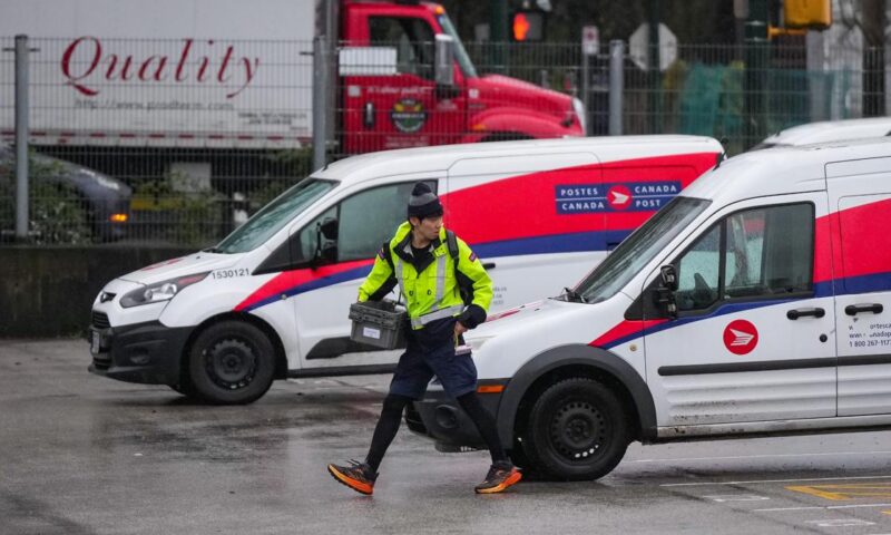 Canada Post workers accept new contract with 85 per cent in favour