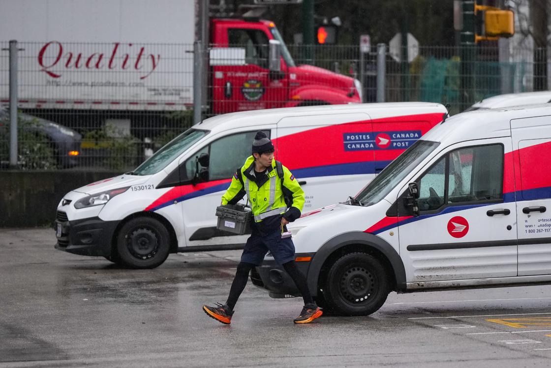 Canada Post workers accept new contract with 85 per cent in favour