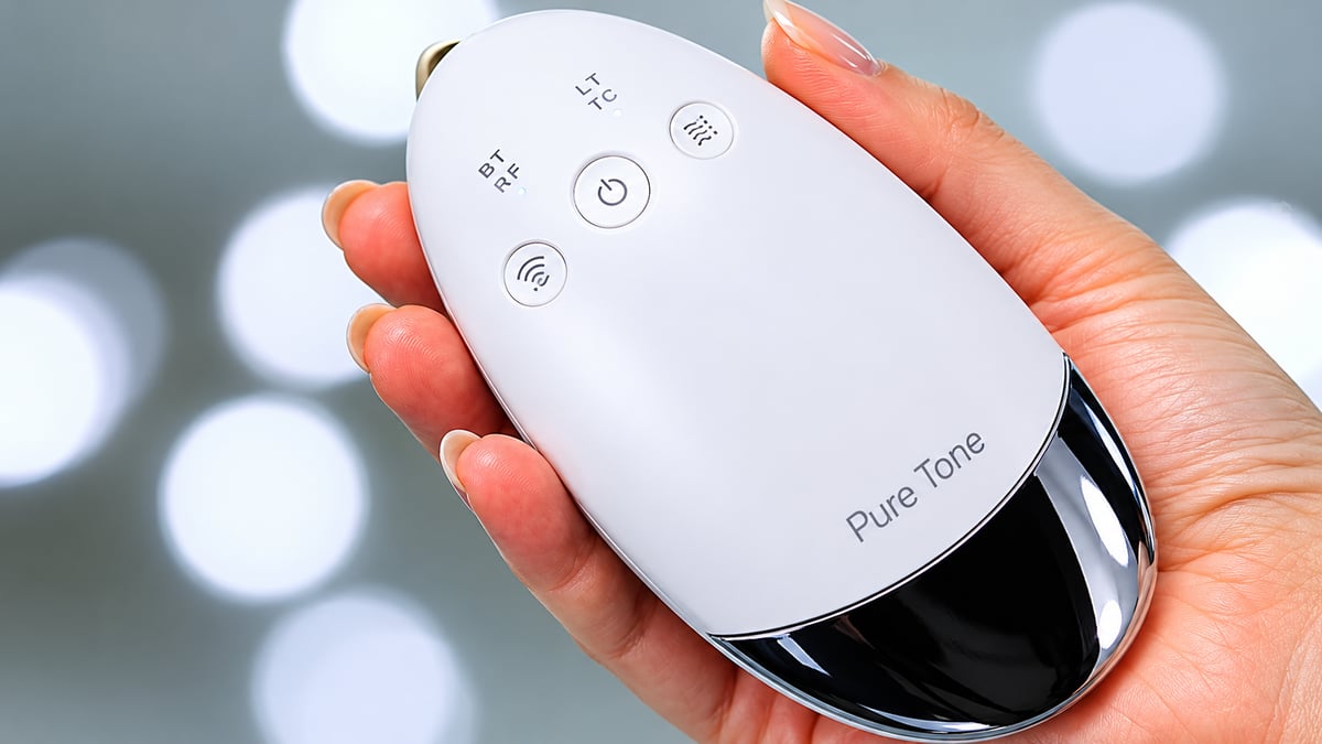 Review: This portable beauty gadget promises firmer skin in just three minutes (aff)