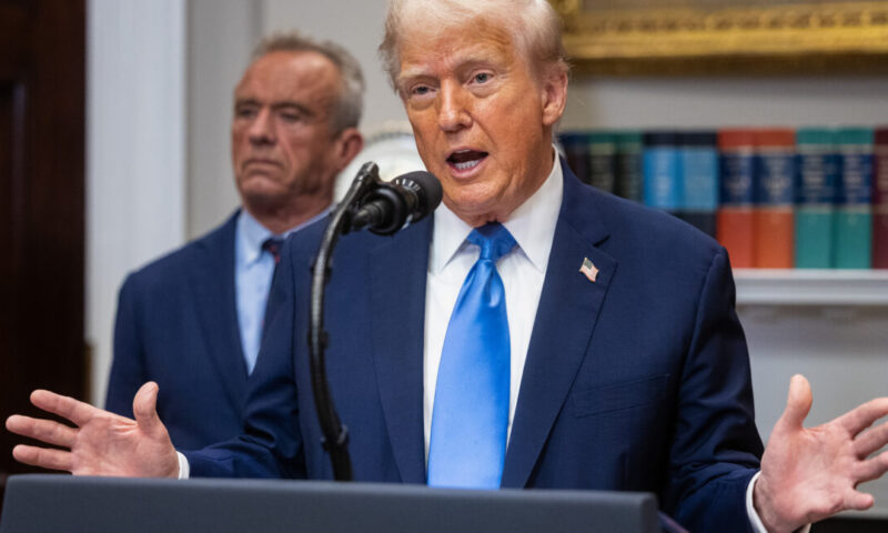 New Trump vaccine order based on “no credible scientific evidence,” doctors say
