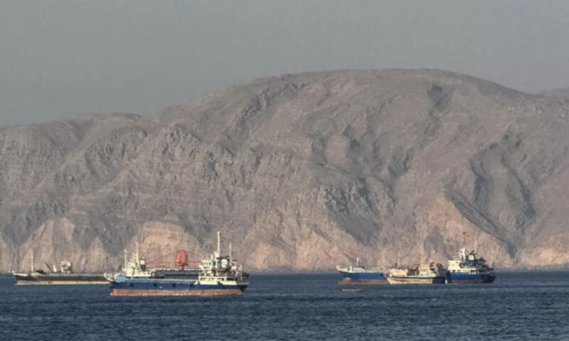 حلفاء ترامب يدافعون عن الاتفاق مع إيران.. وعُمان تعلن عن ممر مؤقت لعبور السفن في هرمز
