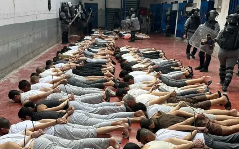 تشديدات مستحدثة وانتهاكات متصاعدة بحق أسرى “عوفر” 