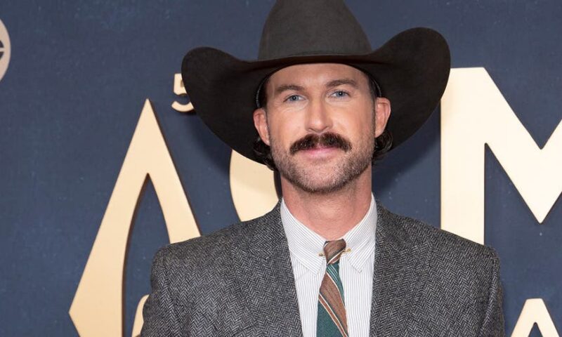 Country star Riley Green sets the internet on fire after debuting impressive new song ‘Lookout Mountain’