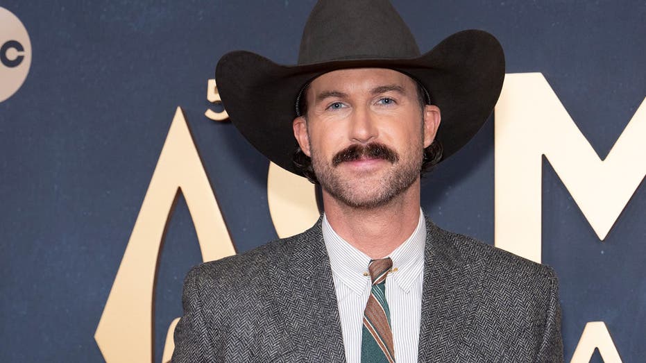 Country star Riley Green sets the internet on fire after debuting impressive new song ‘Lookout Mountain’