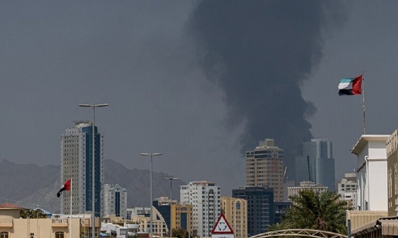 إيران تهدد بضربات تشمل جميع أهداف الطاقة في المنطقة 