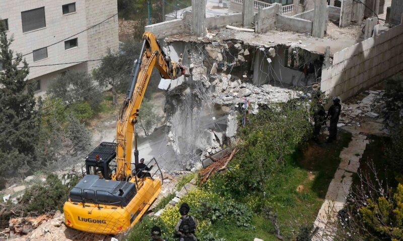 الاحتلال يدمر منازل في القدس وبيت لحم