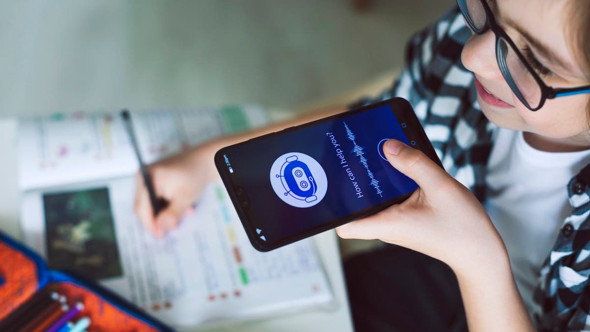 دراسة جديدة: المستخدمون لا يريدون روبوتات دردشة مفرطة في الود