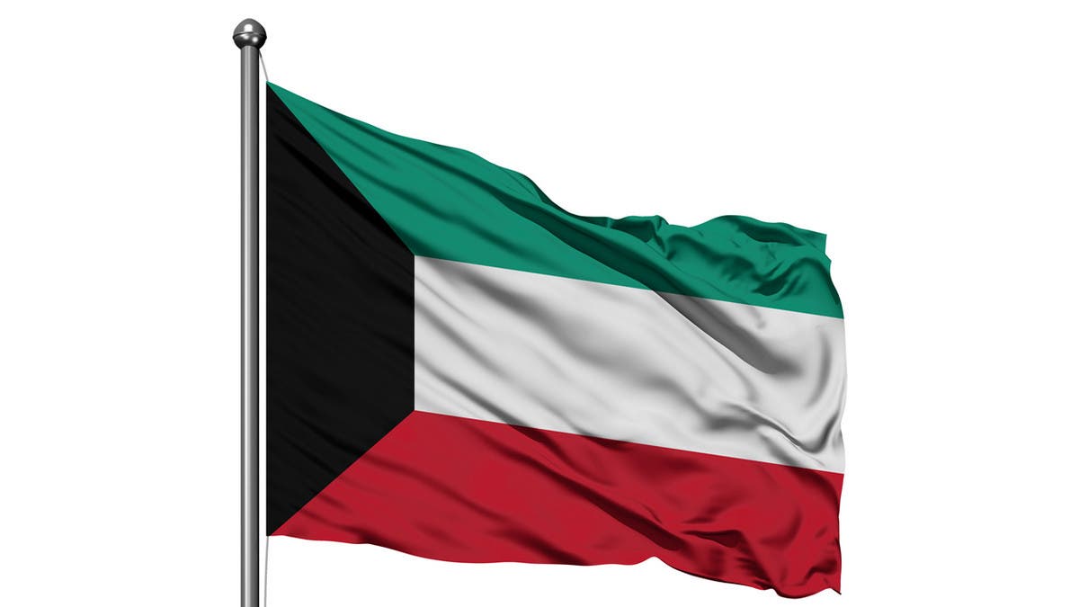 الكويت تعلن وفاة شخص وإصابة آخرين في استهداف مطار الكويت