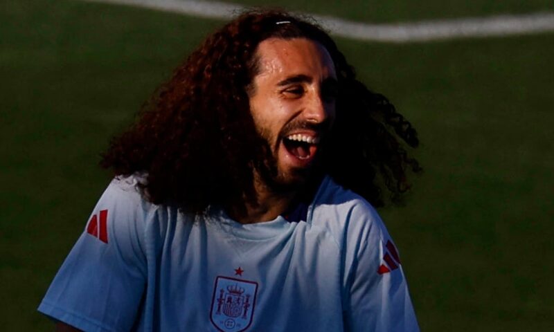 كوكوريلا: أحضرت “بيجامة” زوجتي لجلب الحظ في كأس العالم