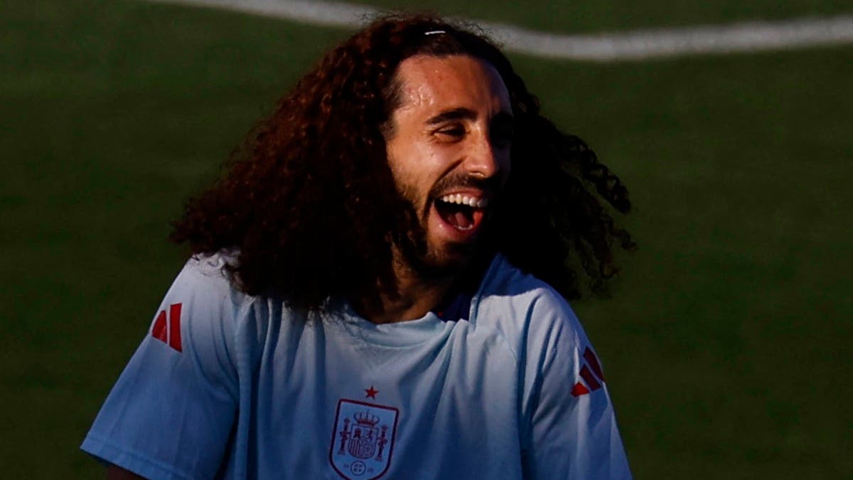 كوكوريلا: أحضرت “بيجامة” زوجتي لجلب الحظ في كأس العالم