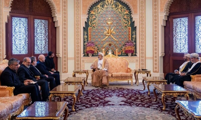 عُمان وإيران: نؤكد الالتزام بالحفاظ على مضيق هرمز مفتوحاً للملاحة الدولية