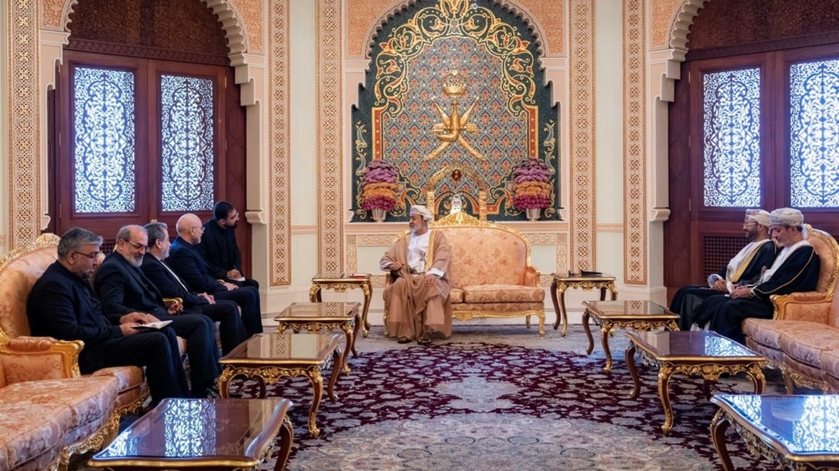 عُمان وإيران: نؤكد الالتزام بالحفاظ على مضيق هرمز مفتوحاً للملاحة الدولية