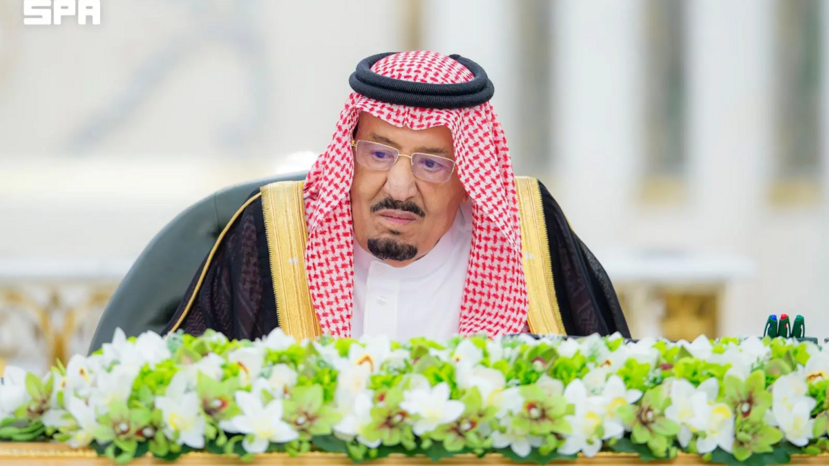 “الوزراء” السعودي يقر لائحة تملك الأجانب للعقار وإطلاق قمر صناعي مشترك مع مصر