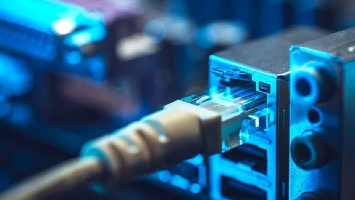 5 أجهزة يُنصح دائمًا بتوصيلها عبر كابل Ethernet