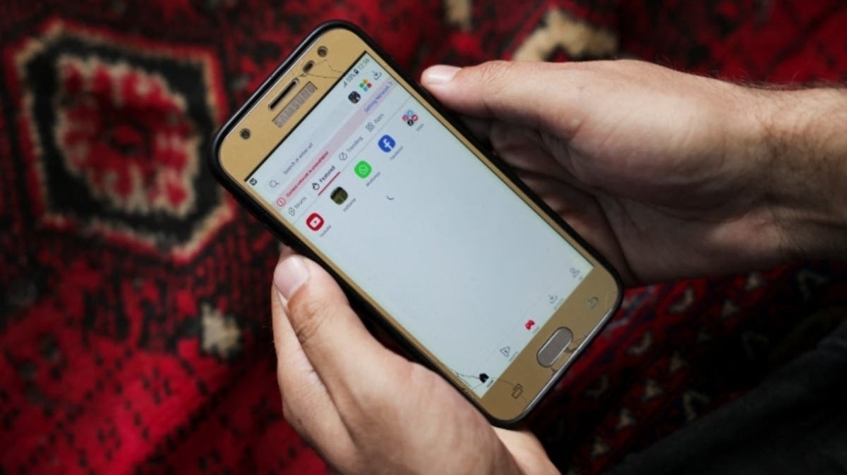 طالبان تحظر الهواتف الذكية على المسؤولين في أفغانستان