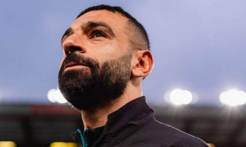 موقف طريف بين محمد صلاح ومشجع.. وحديث عن ابنته مكة