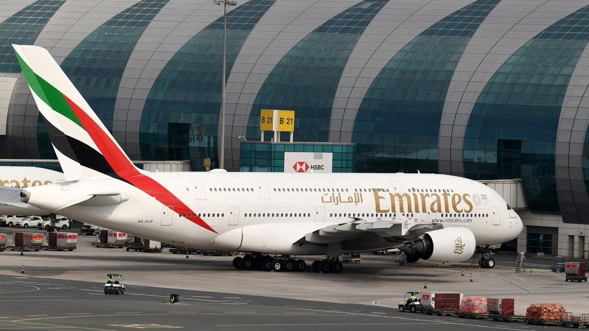 “إيرباص” تفحص 16 طائرة “إيه 380” بعد رصد تشقّقات في أجنحتها  