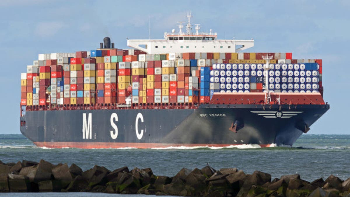 إصابة سفينة تابعة لـ”MSC” للشحن بقذيفتين أثناء مغادرتها ميناء أم قصر العراقي
