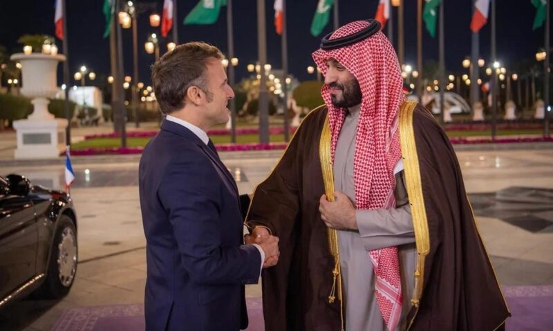 ولي العهد السعودي والرئيس الفرنسي يبحثان مذكرة التفاهم بين أميركا وإيران