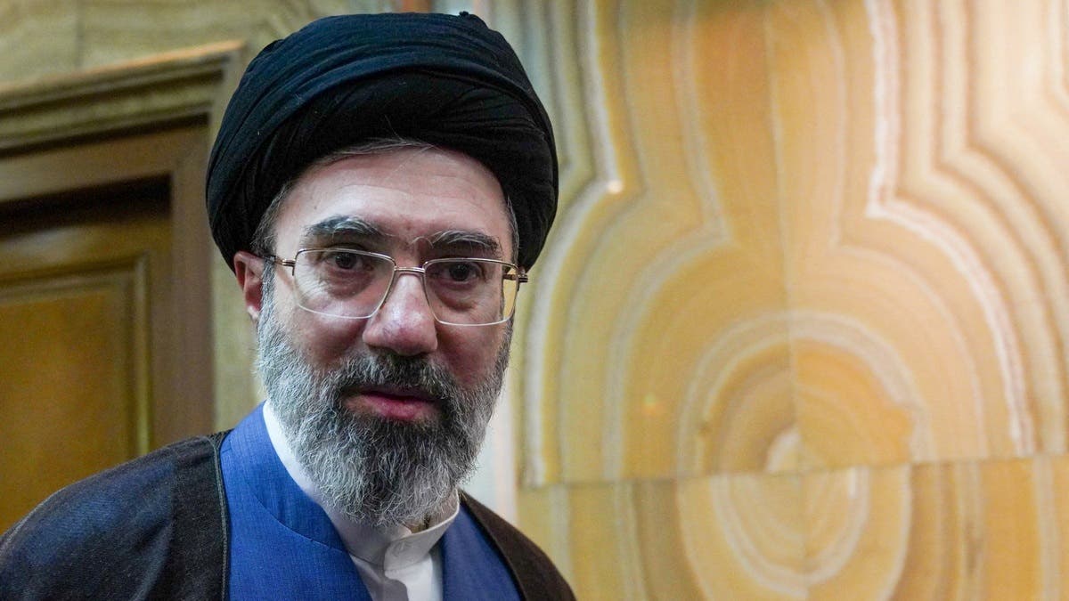 بلومبرغ: واشنطن تحقق بشأن معاملات لبنوك أميركية مرتبطة بخامنئي