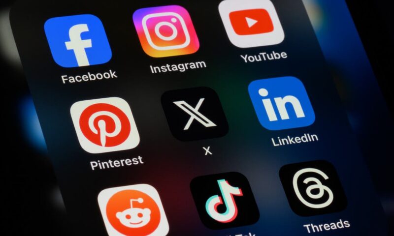 كيف تمنحك منصات التواصل السيطرة على ما تراه؟