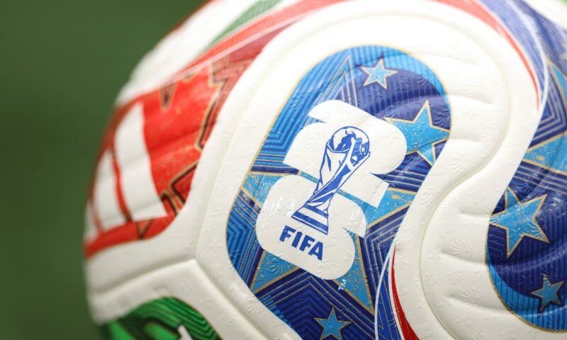 “مثل قذيفة المدفع”.. اتهامات تلاحق كرة كأس العالم