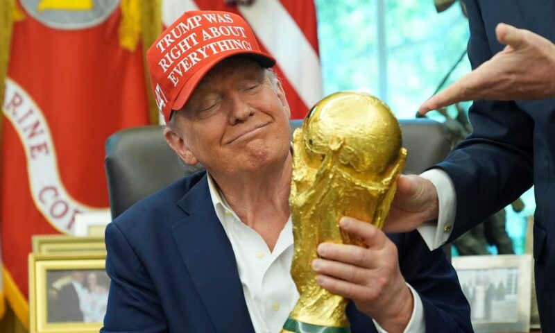 تقرير..نجاح كأس العالم يربك الديمقراطيين وانتقادات ترامب تتراجع