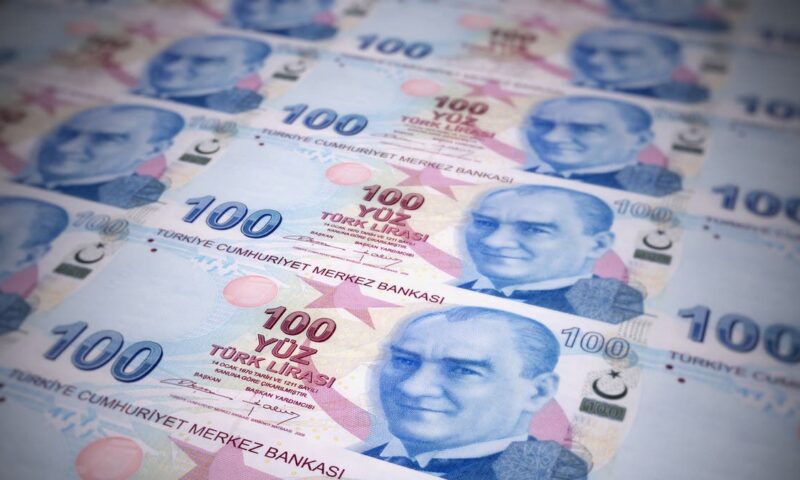 بالصدفة.. شاب يعثر على 21.8 مليار دولار في حسابه البنكي ويثير لغزاً محيراً