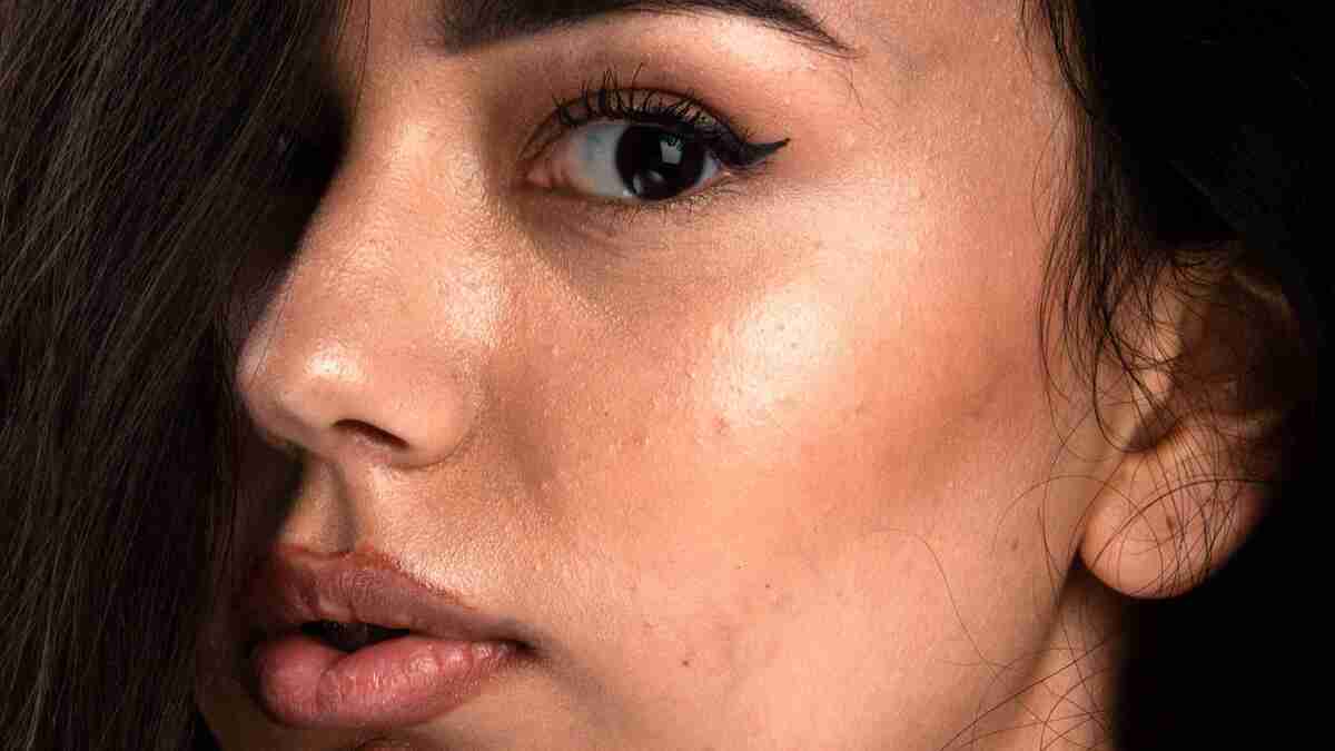 تضييق المسام الواسعة بين الحقيقة والخدع التجميلية